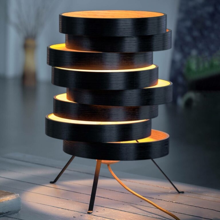 Stolní lampa Cloq s dřevěným stínidlem