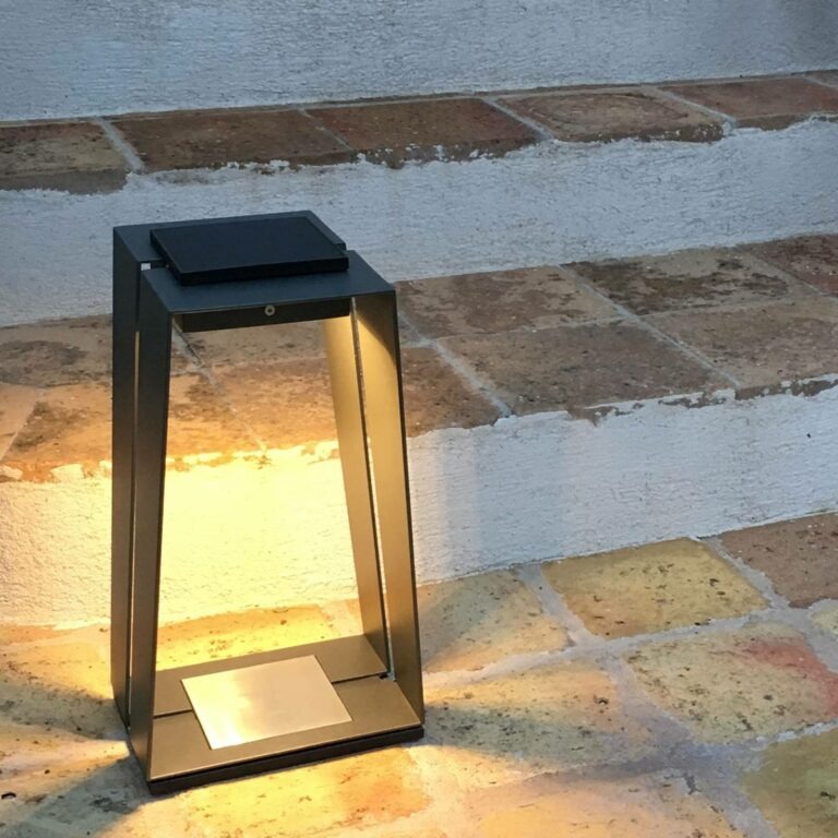 LED solární lucerna Skaal z hliníku