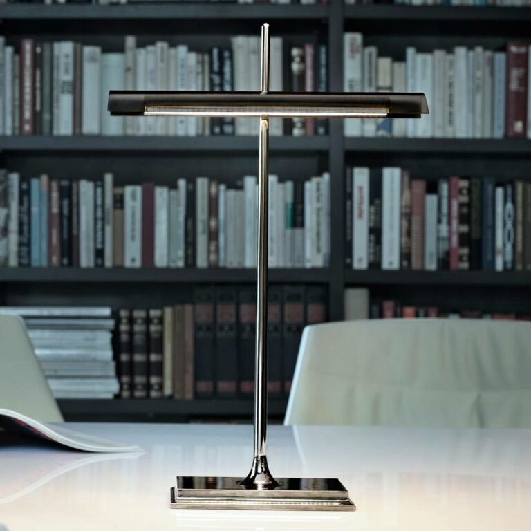 FLOS Goldman - stolní lampa s USB