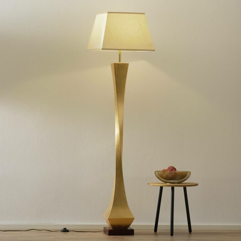 Stojací lampa s ušlechtilým designem zlatá