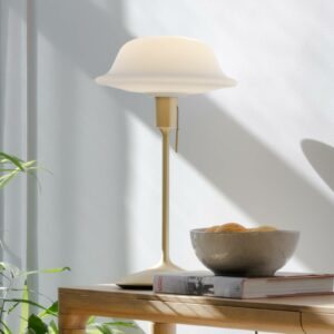 UMAGE Butler stolní Lampa skleněné stínidlo mosaz